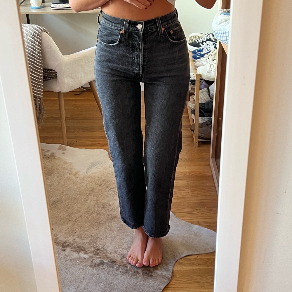 Levi’s ribcage straight ankle jeans. Size 24.